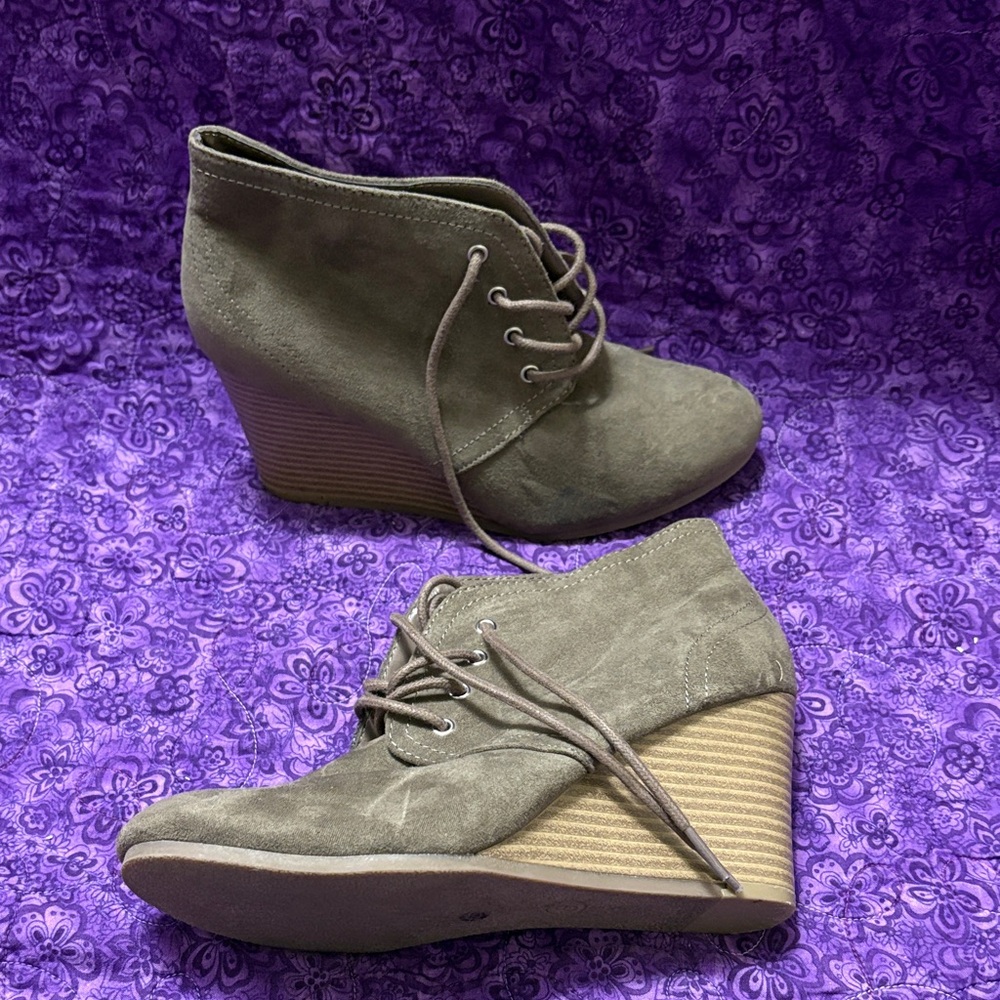 Arizona Jean Company Women's Olive Wedge Booties